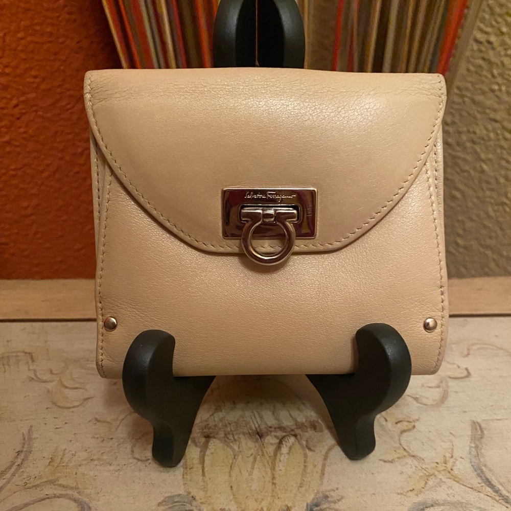 Salvatore Ferragamo - EUC Cream Leather Compact Bifold Wallet - Great Condition